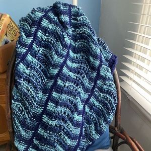 Handmade knitted & crochet 🧶 blanket Blue V